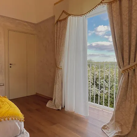 Suite-regia Domus בית הארחה Sovereto