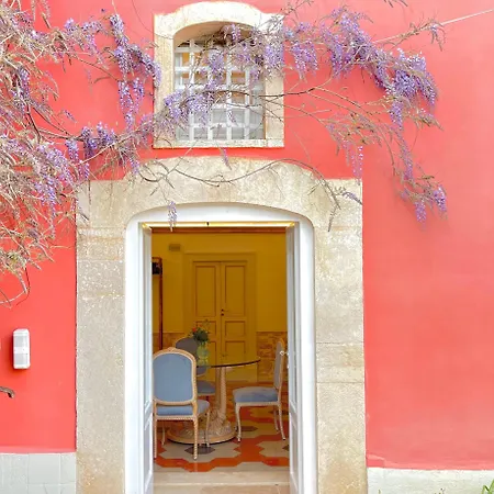 Suite-regia Domus بيت ضيافة Sovereto