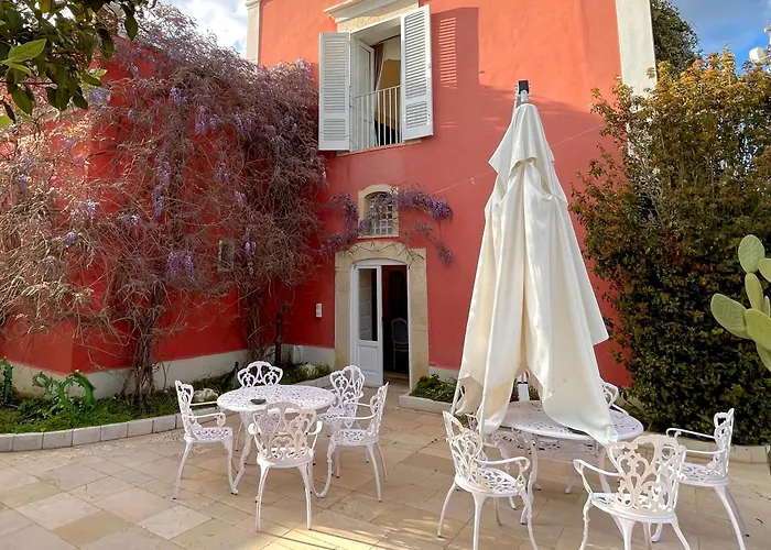 Gasthuis Suite-regia Domus